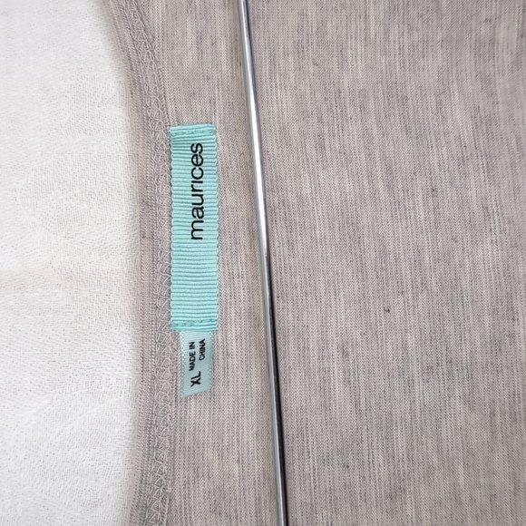 Maurices Arrow Blouse Grey with White Ribbed Sides and Sleeves Size XL - Picture 2 of 5